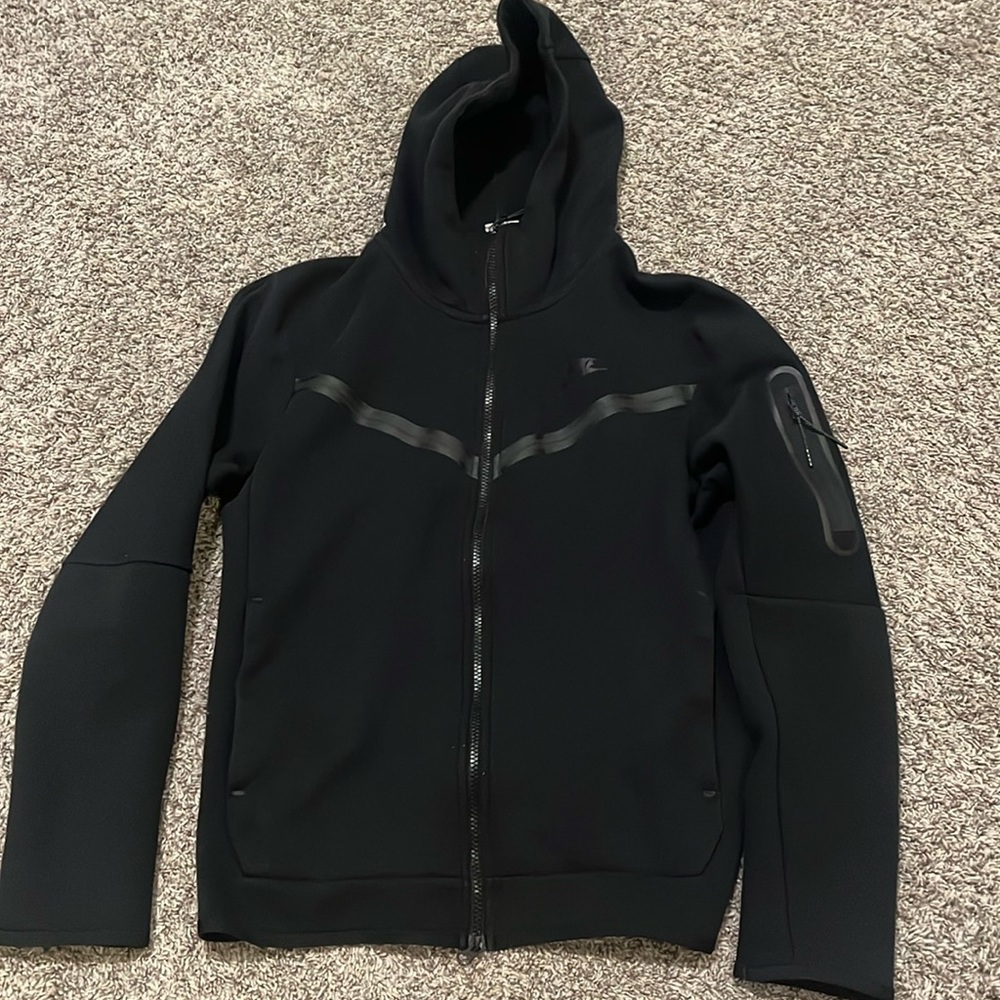 Black Nike tech